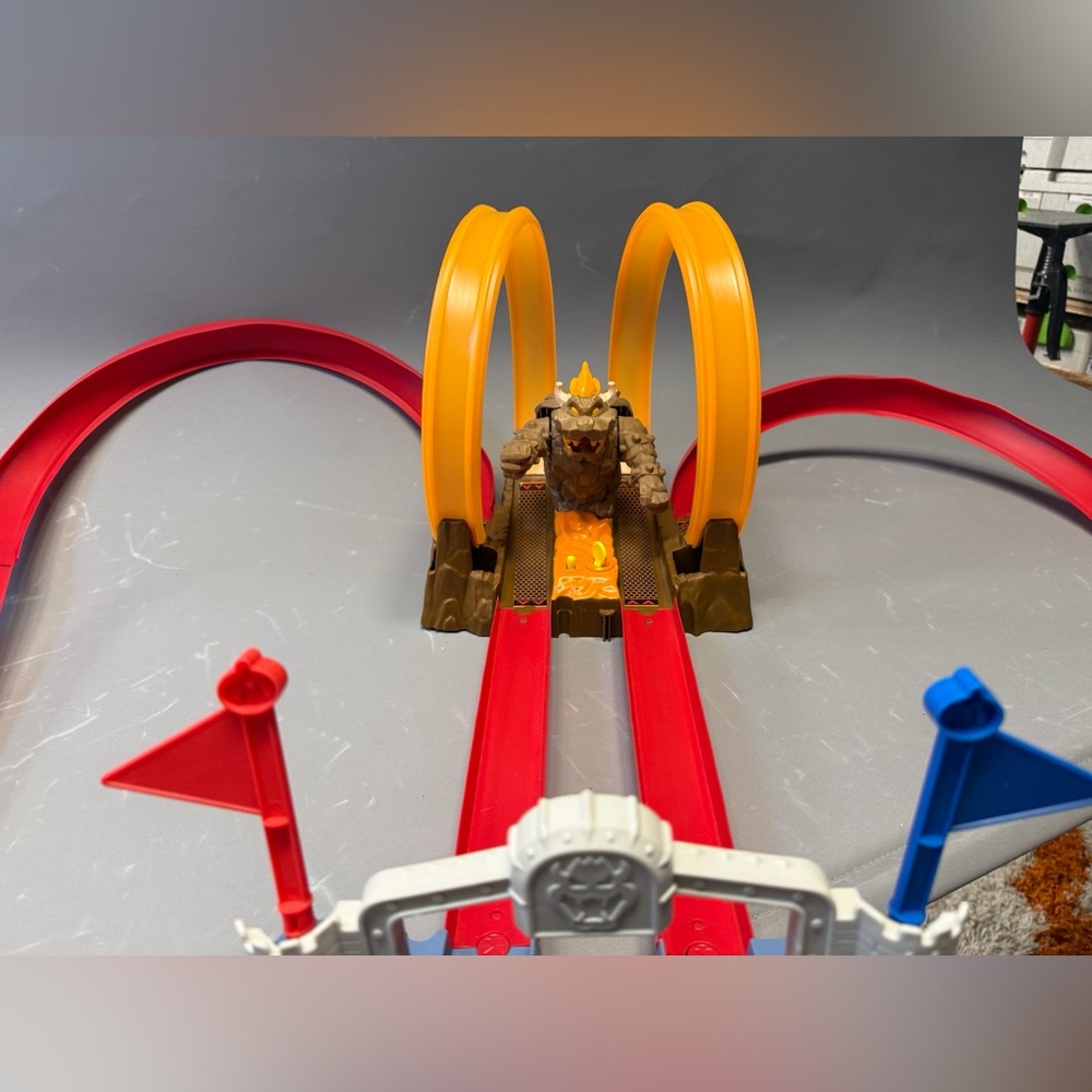 Hot Wheels Mario Kart Bowser’s Castle Chaos Track Set